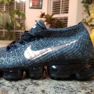 Brand new women's Nike Air Max vapormax size 7!!